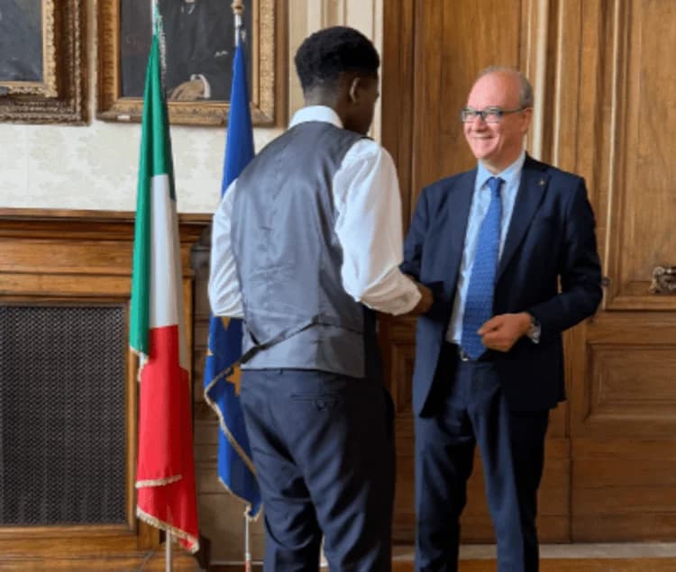 Valditara premia lo studente che ha salvato la professoressa accoltellata a Roma