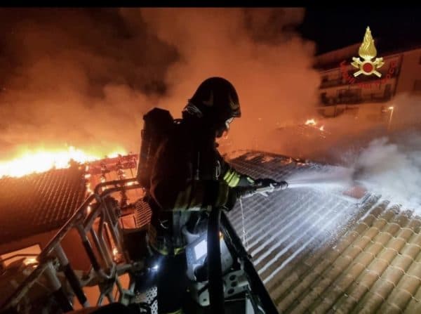 Incendio nella notte devasta la scuola di Casacalenda