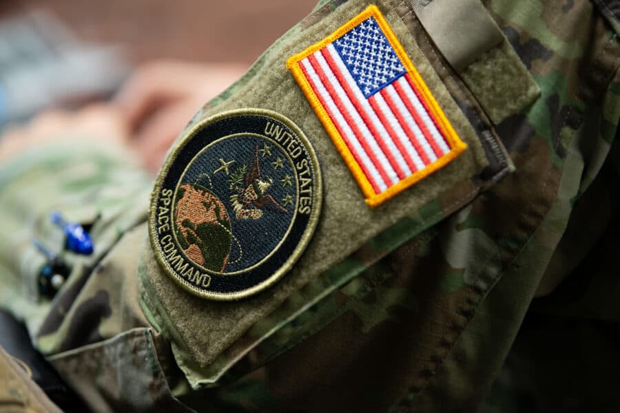 Gli USA confermano: "Abbiamo armamenti nello spazio". Reazioni di Russia e Cina