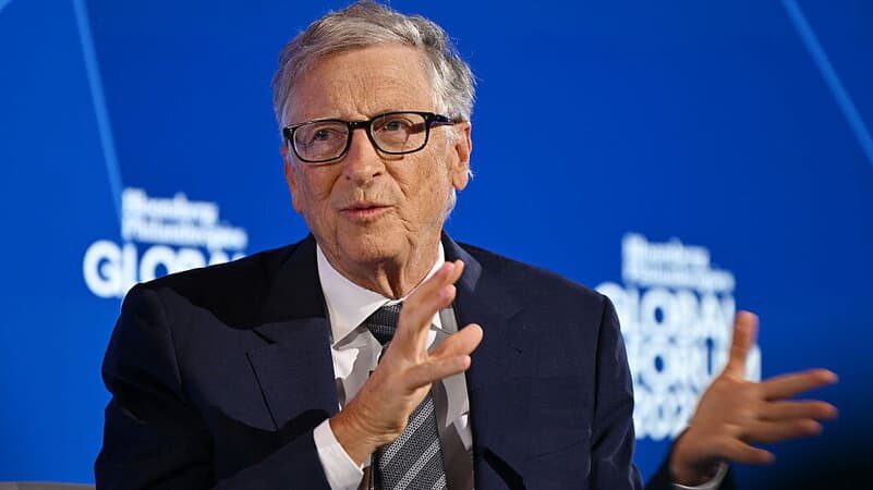 Bill Gates mette in guardia sui pericoli dell'IA: «Gli Stati Uniti devono guidare, è necessaria una legge»