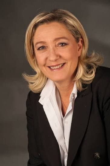 Francia, Le Pen avvia la corsa presidenziale: «Una sfida contro le forze del declino»