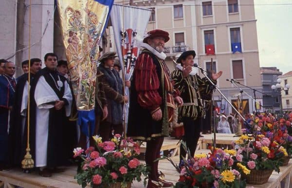 Amori contrastati e lotte clandestine, la storia dei Crociati e Trinitari