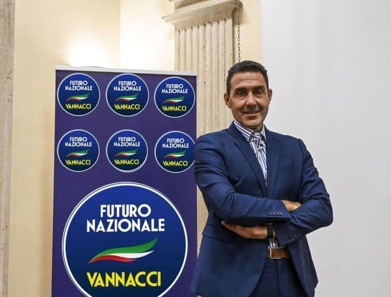 Roberto Vannacci lascia la Lega e fonda Futuro Nazionale: rottura definitiva con Salvini