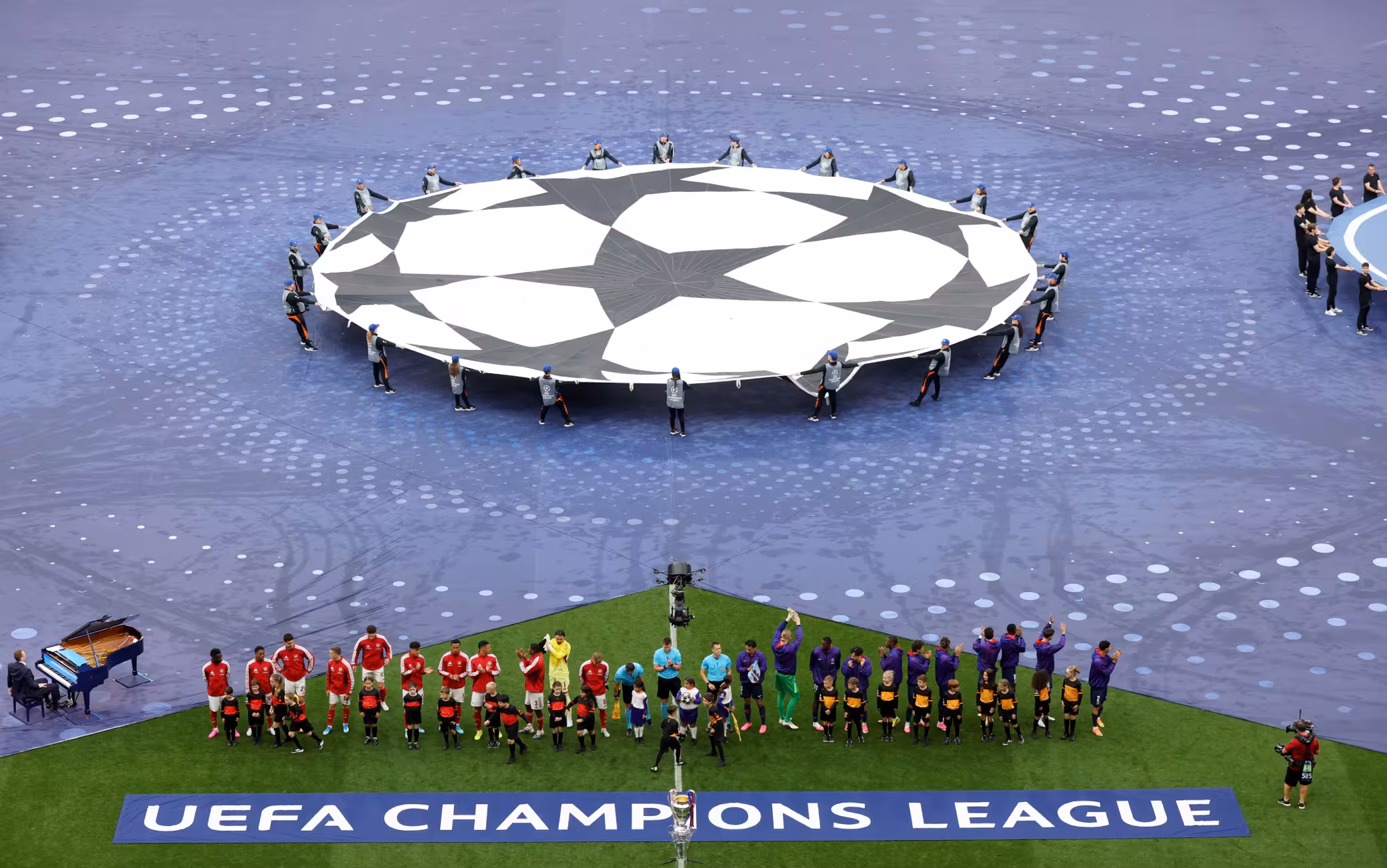 Champions League: serata difficile per Inter e Napoli. Bayern si salva, Barcellona e Arsenal inarrestabili. Stasera Roma sfida il Real Madrid
