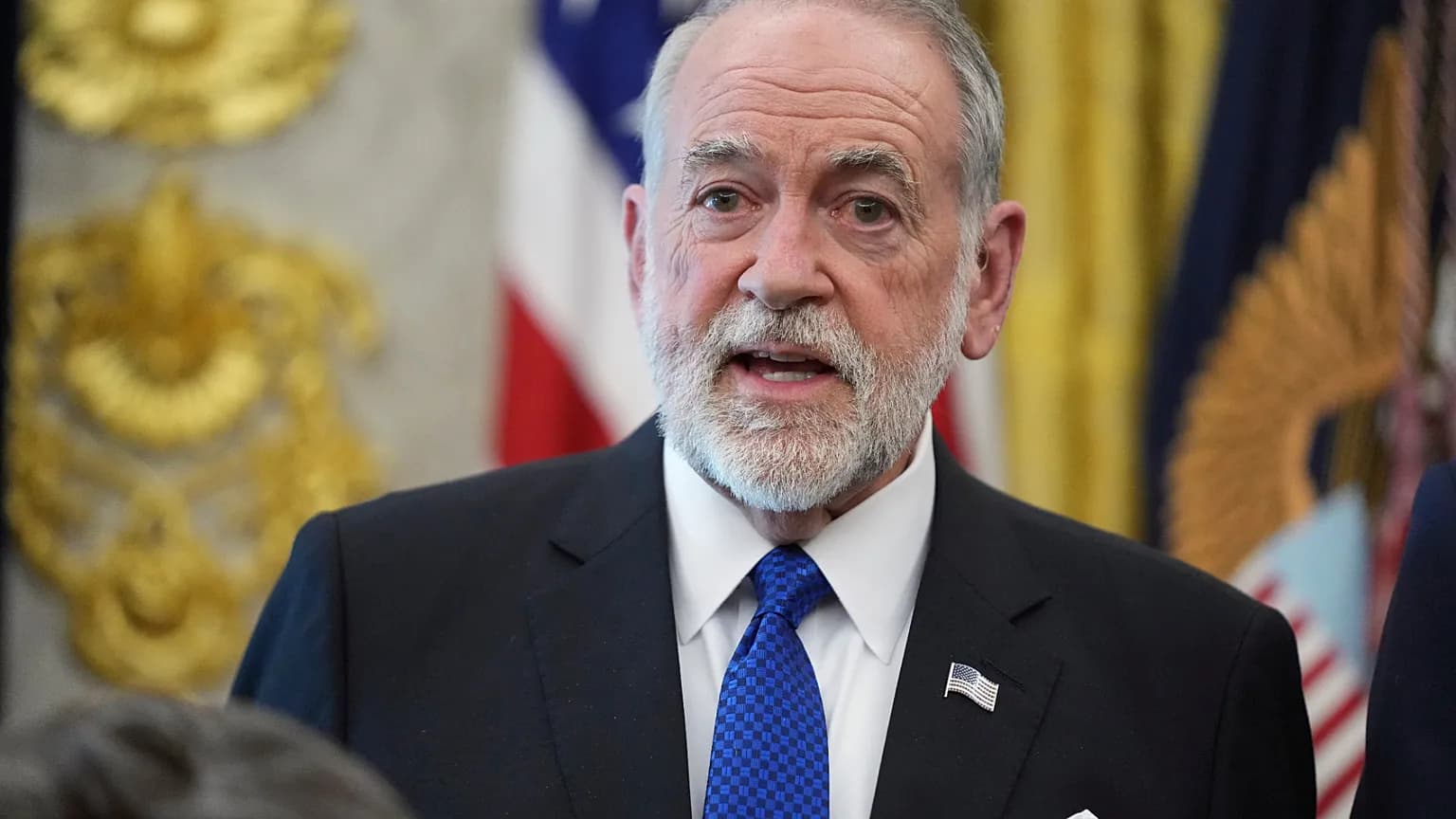 Huckabee critica l'assedio dei coloni in Cisgiordania: «Atto terroristico»