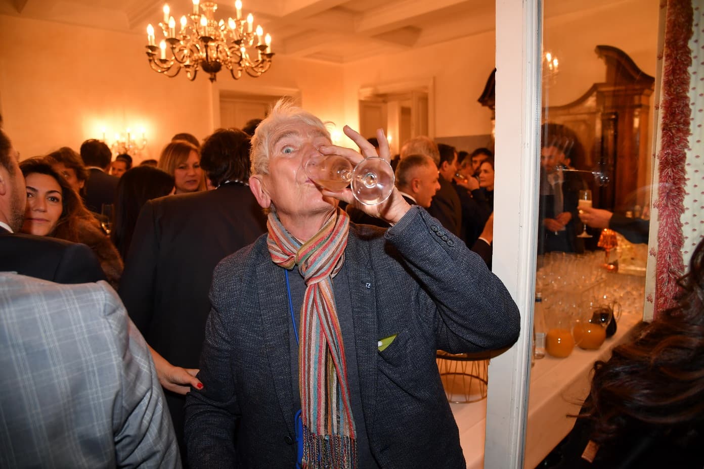 Addio a Umberto Pizzi: il fotografo che ha immortalato vizi e mondanità