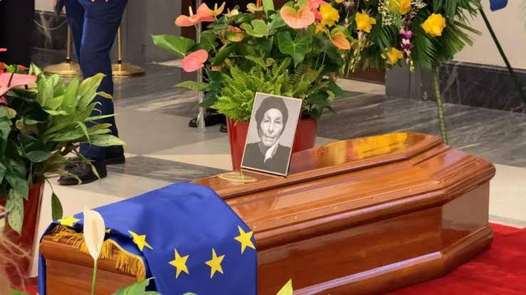 Roma rende omaggio a Emma Bonino: folla in Campidoglio e tributo unanime dalla politica