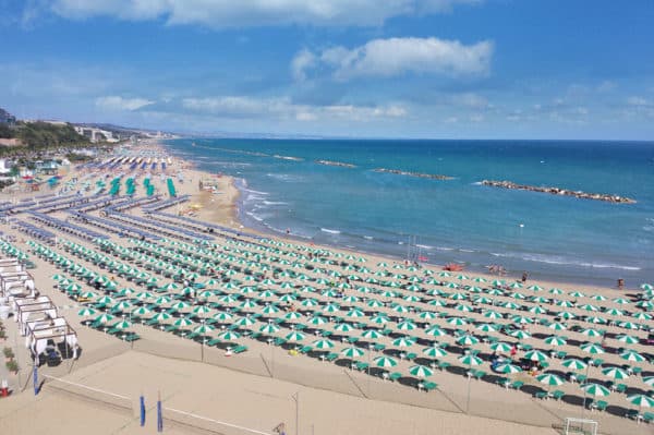 Parte la stagione estiva, spiagge molisane prese d’assalto