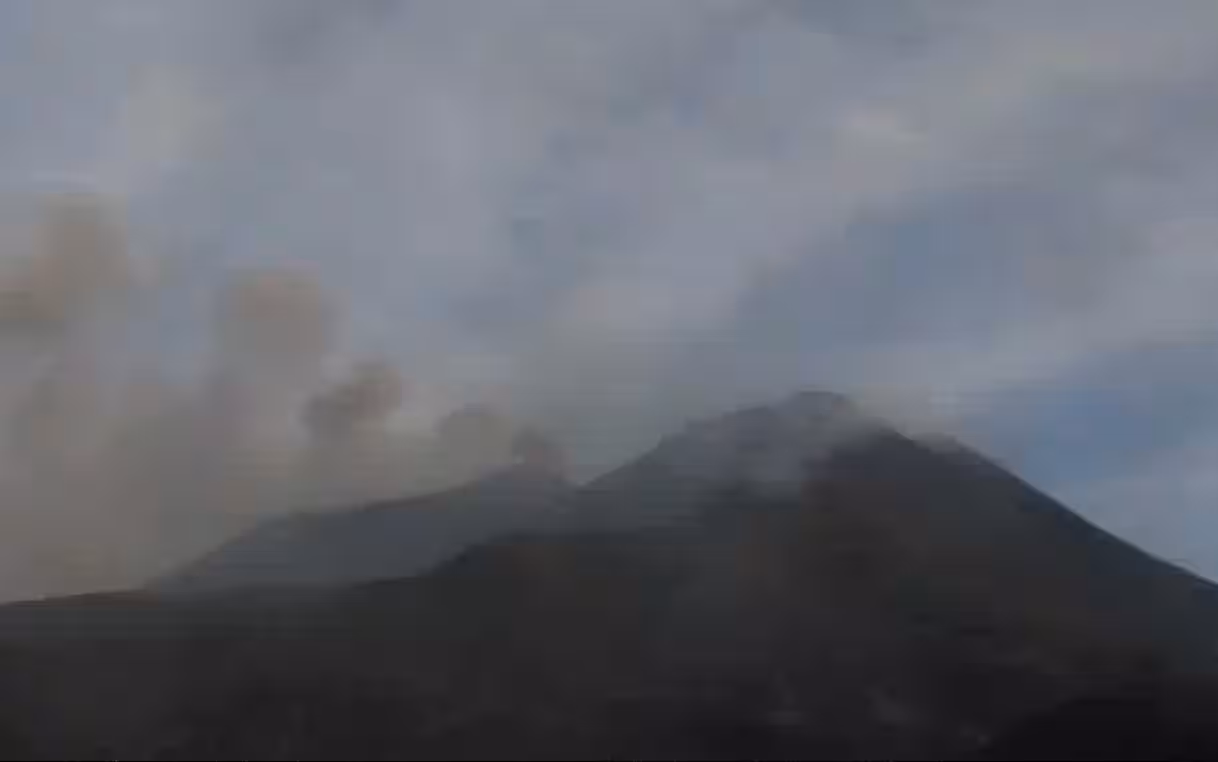 Etna, chiusura dell'aeroporto di Catania fino alle 14:30: voli bloccati a causa della cenere