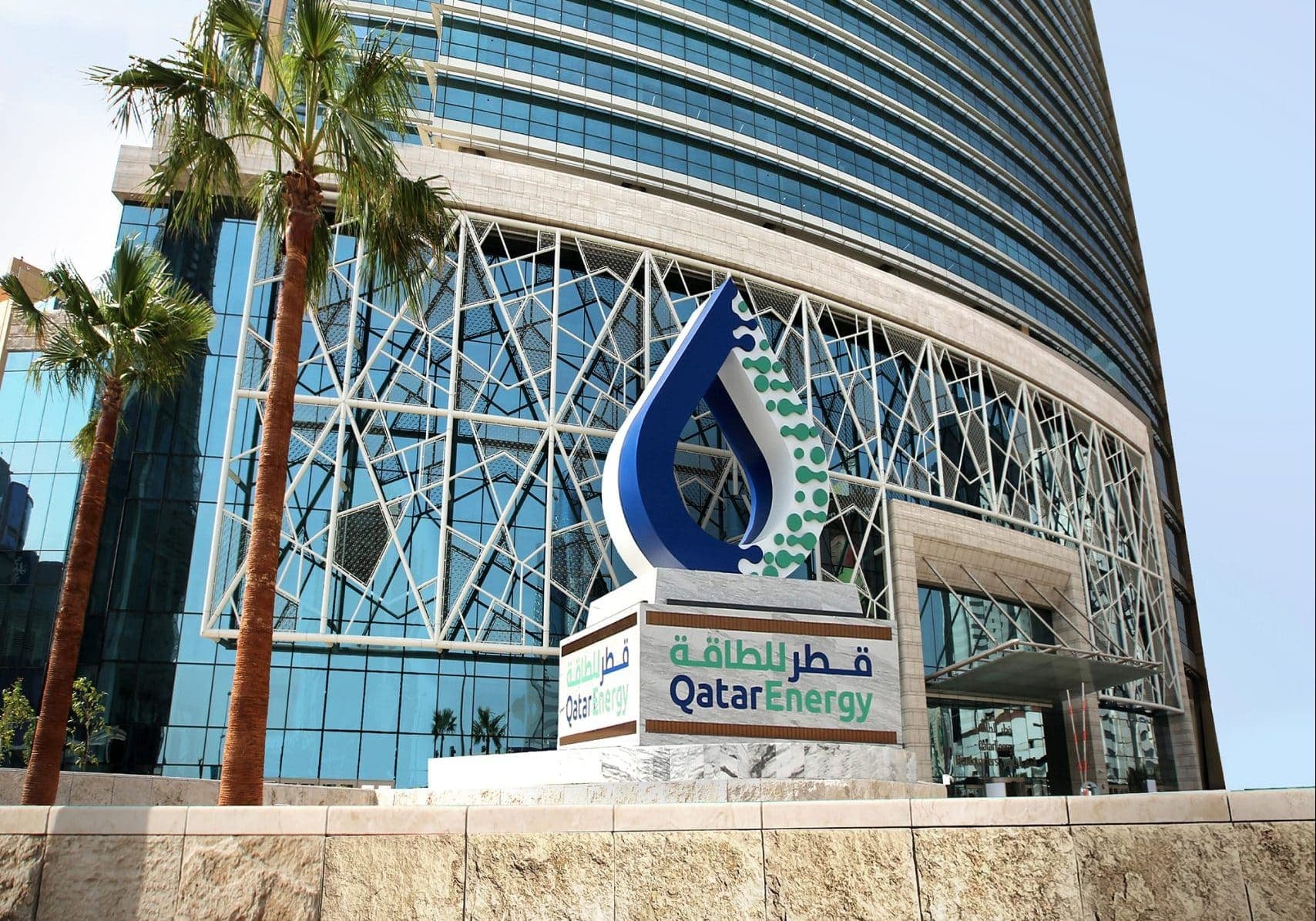 QatarEnergy sospende la produzione di Gnl dopo attacchi con droni agli impianti di Ras Laffan