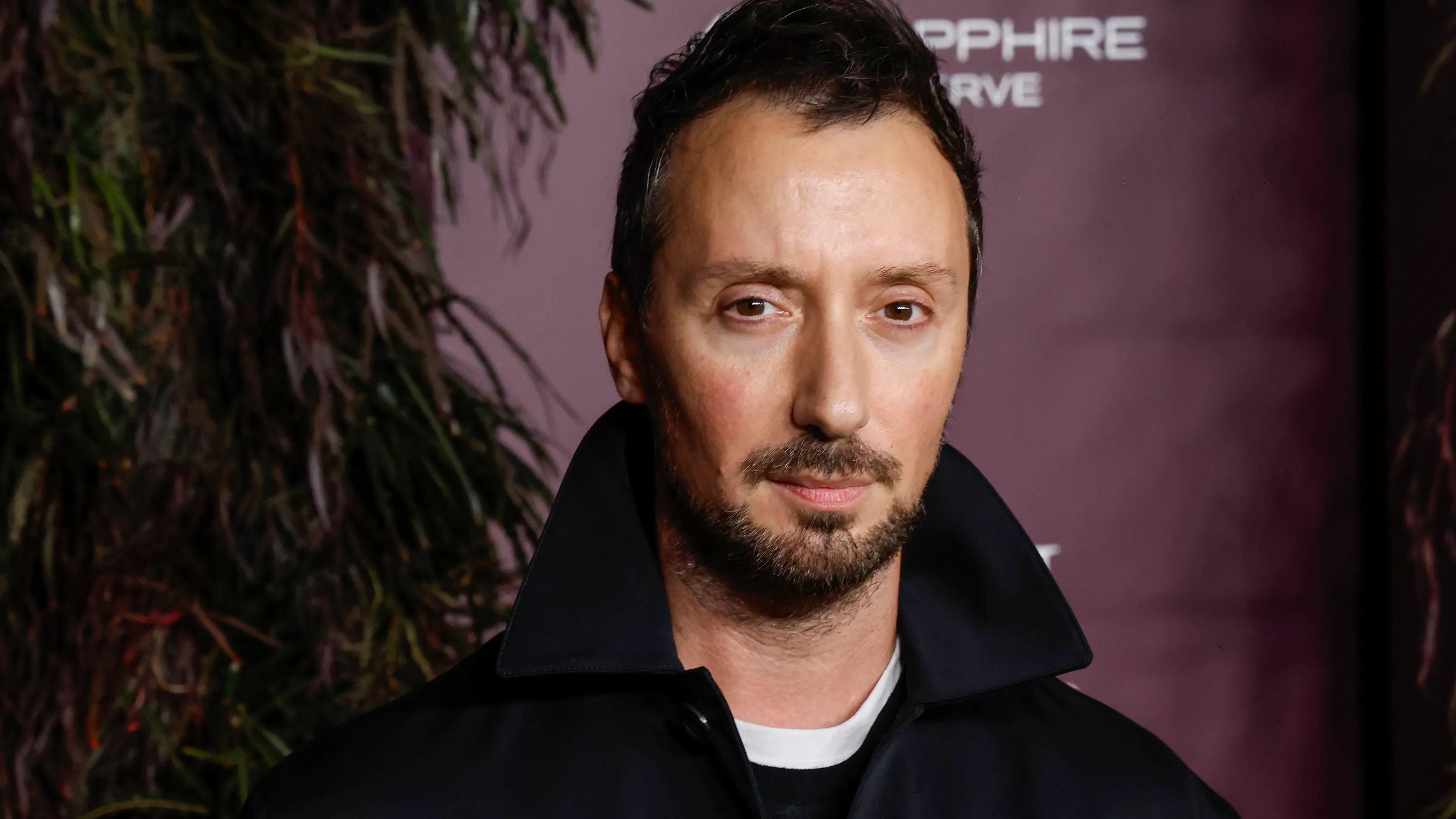 Anthony Vaccarello si separa da Saint Laurent dopo un decennio alla guida creativa
