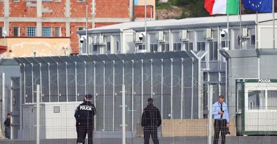 Riconoscimento giornalistico del Parlamento UE all'indagine sui centri in Albania